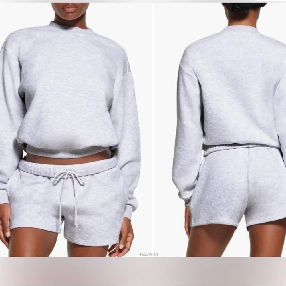 NWT SKIMS Women's Light Gray Sweatshirt - Picture 3 of 13